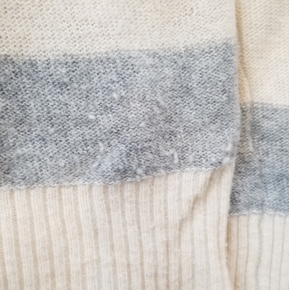 Mossimo Gray and Cream Sweater - Picture 4 of 8